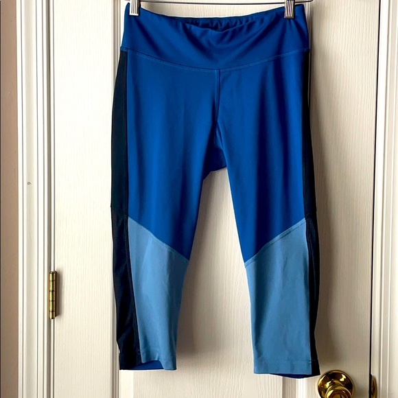 Reebok Pants - 🍄 Reebok EUC Speedwick Crop Length Leggings